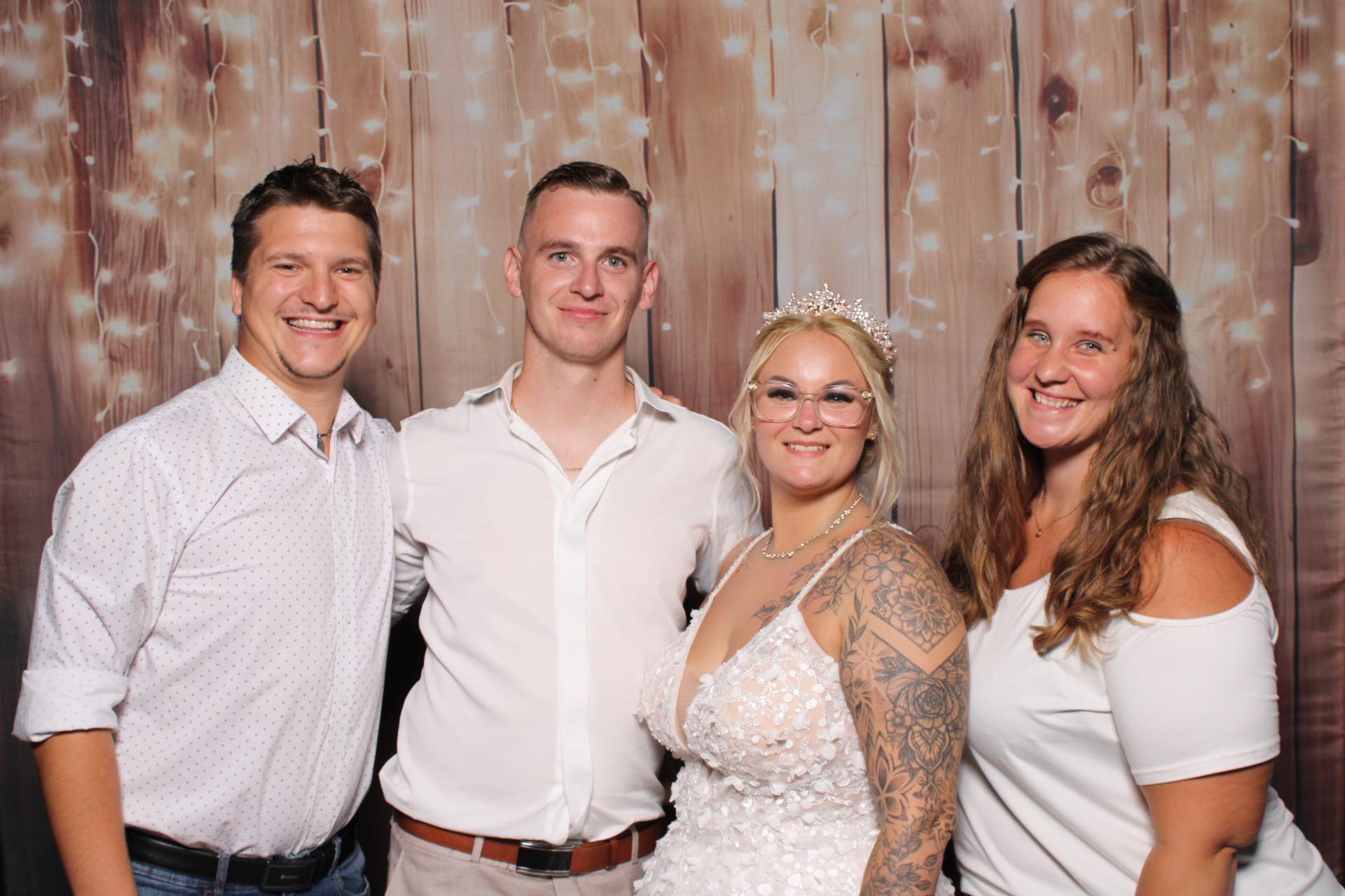 Kata & Tamás Esküvője Photobooth-al, mindenféle háttérrel